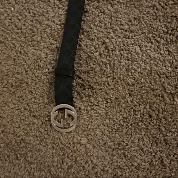 Women’s Gucci Belt comes with tote - Picture 1 of 6